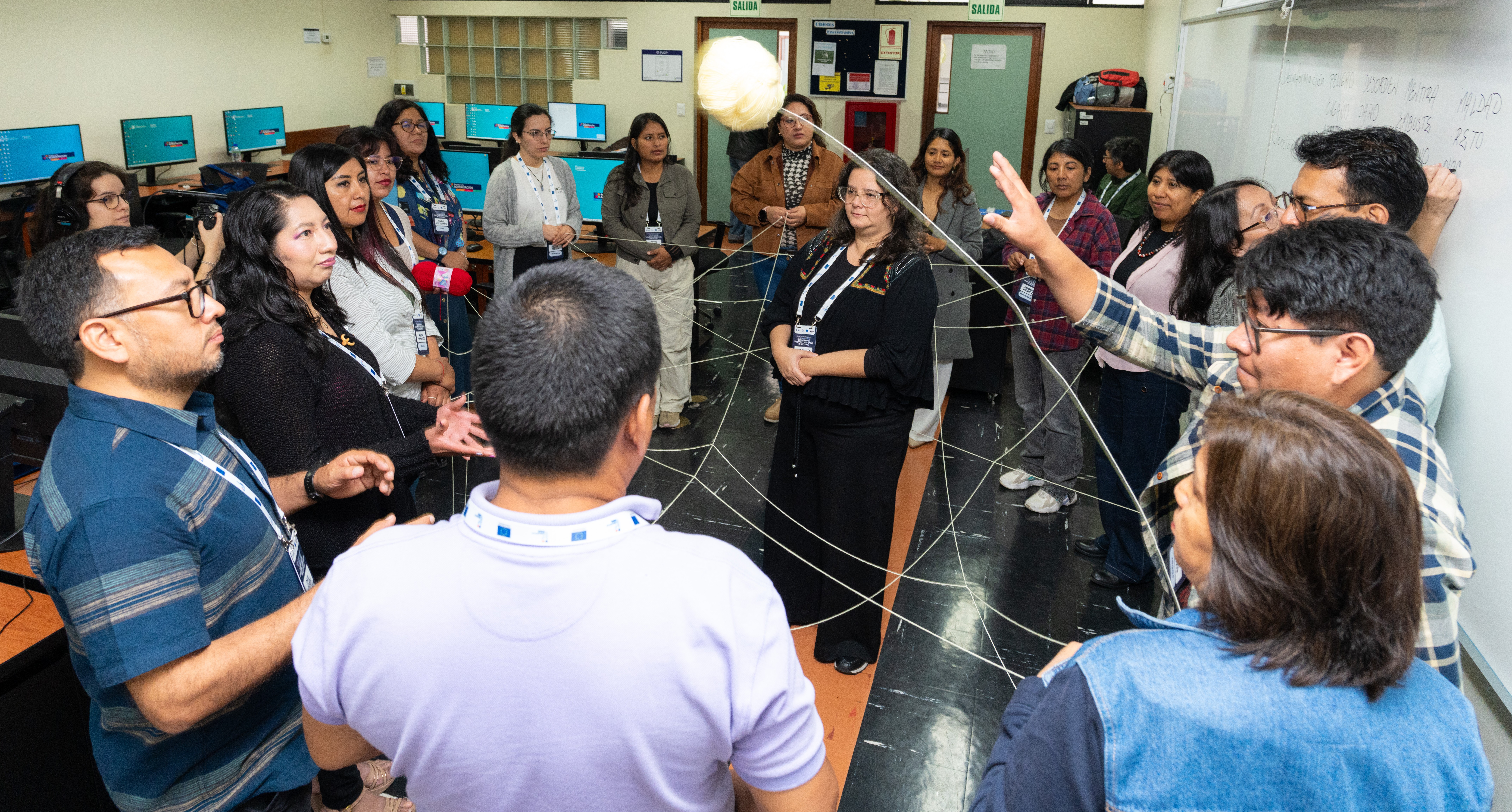 Journalists in Peru take part in a training session on the fight against disinformation in electoral contexts, as part of a course on journalism and politics organized by International IDEA, the Gustavo Mohme Llona Foundation and the Pontifical Catholic University of Peru. Credit: International IDEA/Jairo Reategui